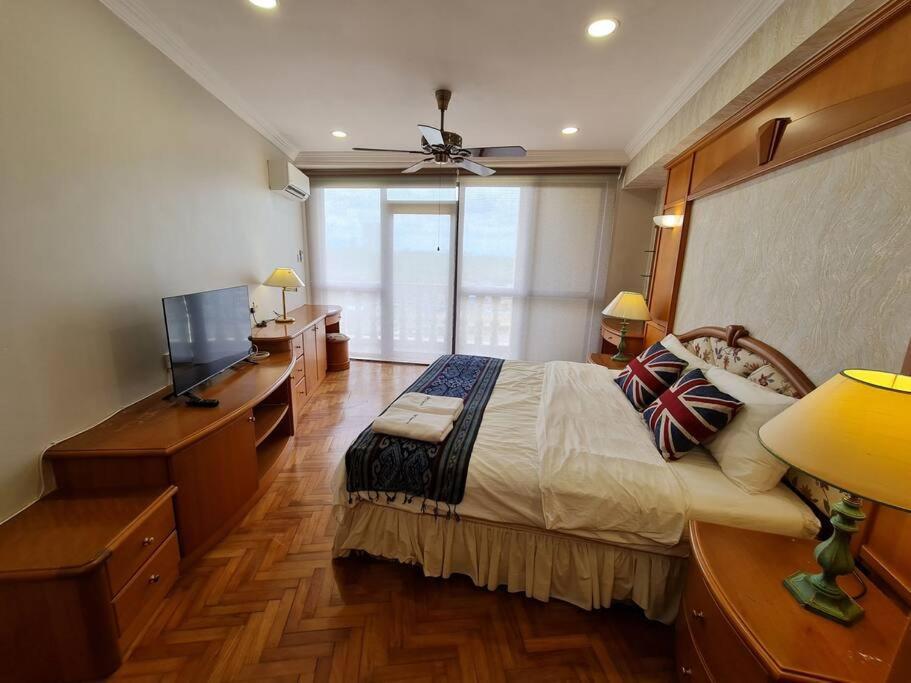 Lovely Waterfront Riverbank Suite With Pool กูชิง ภายนอก รูปภาพ