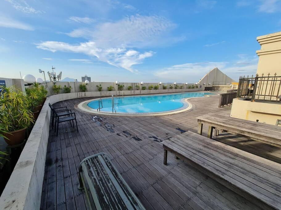 Lovely Waterfront Riverbank Suite With Pool กูชิง ภายนอก รูปภาพ